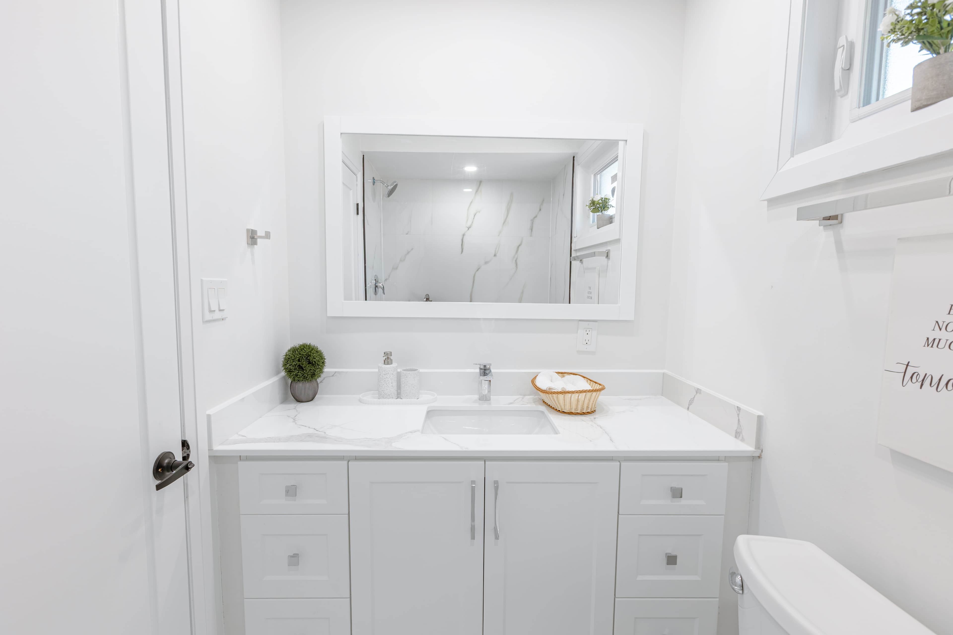 Thumbnail /assets/bathroom-renovations/bathroom-2.jpg